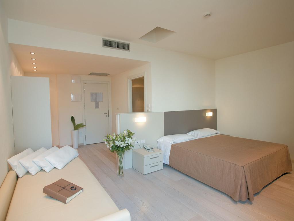 Deluxe Double Room,404950818:JPEG